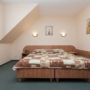 Pokój z łóżkiem king-size